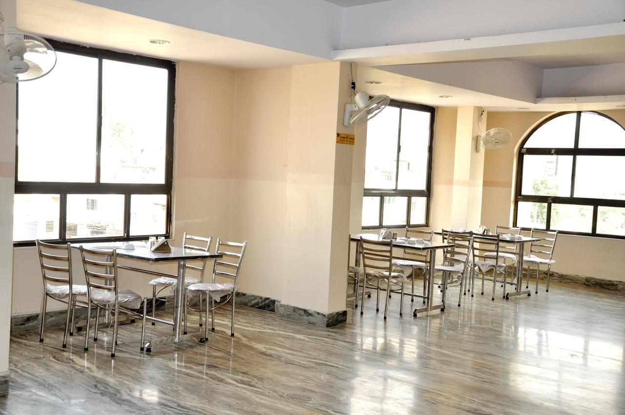 Hotel Kirti Plaza Chittorgarh Екстериор снимка