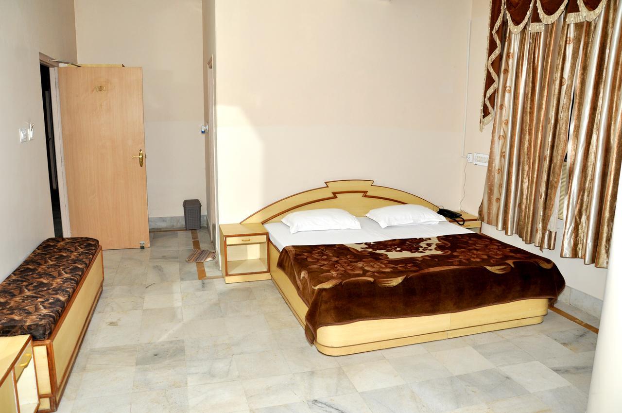 Hotel Kirti Plaza Chittorgarh Екстериор снимка