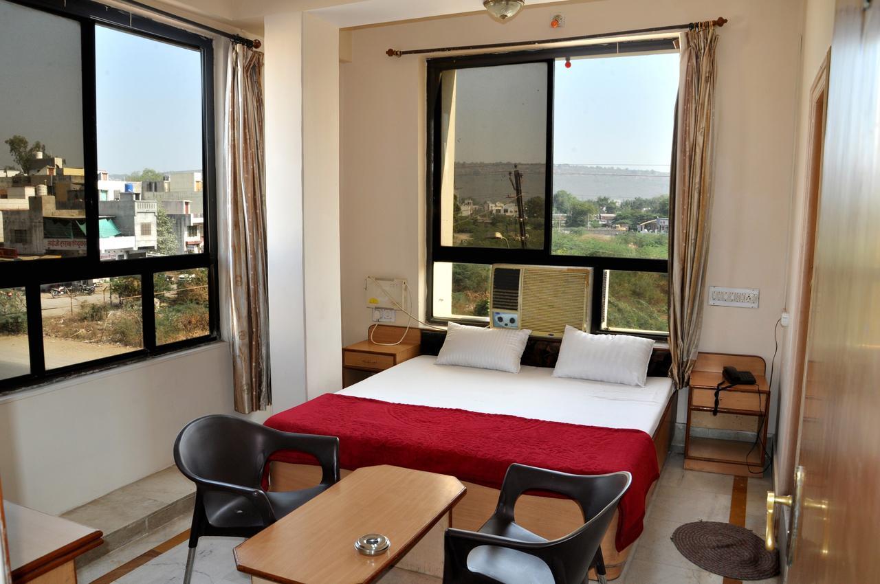 Hotel Kirti Plaza Chittorgarh Екстериор снимка